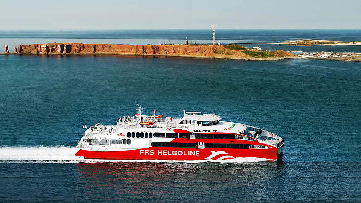 The Halunder Jet from starboard in front of the island of Heligoland.