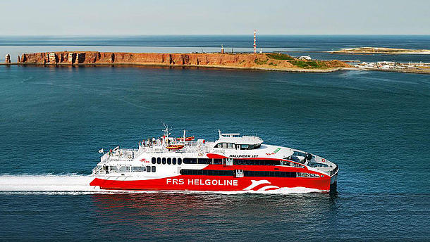 The Halunder Jet from starboard in front of the island of Heligoland.