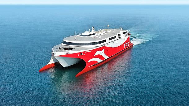 Der HSC "Levante Jet" fährt von links nach rechts.
