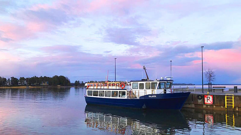 Abendstimmung mit der finnischen MS "Kajava".