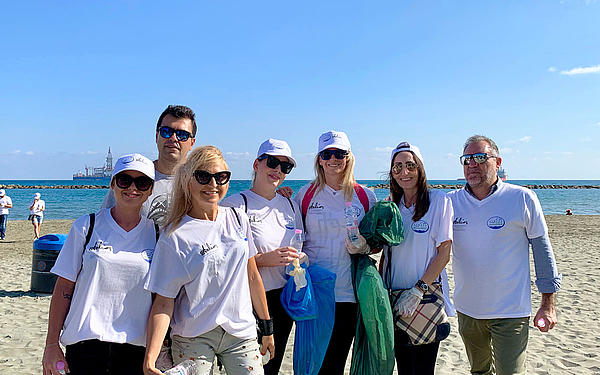 Beach clean-up event of FRS Shipmanagement workforce.