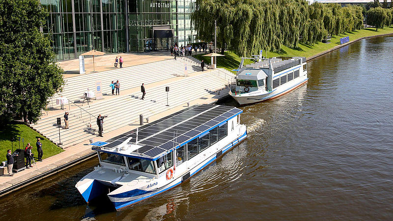 Solarschiff Aluna in Wolfsburg.