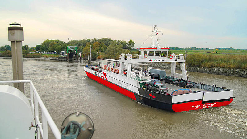 Das Schiff "Wilhelm Krooss" auf dem Wasser.