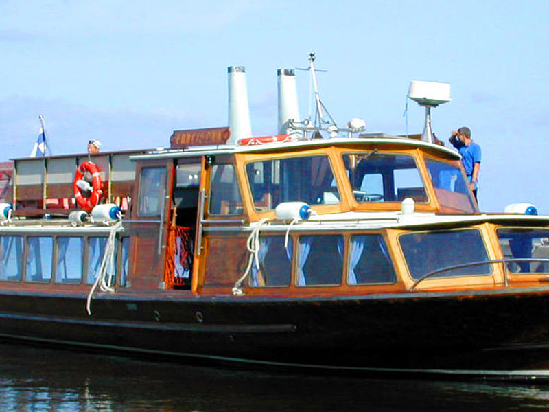 The wooden ferry "Tuulispää" with its large glass front.