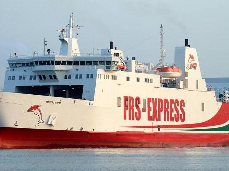 Das Motorschiff Tanger Express am Hafen.