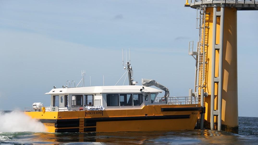 Docking des Crew Transfer Schiffs Windcat 28.